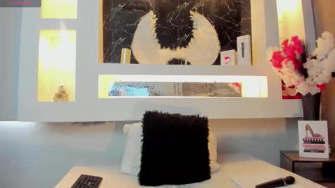 Snapshot of cinthya_mjs chatting on 10-15-25, 12:05 Cinthya online show from 10-15-25, 12:05