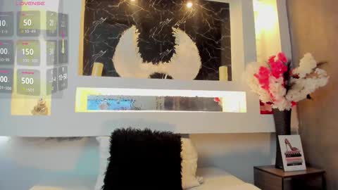 Snapshot of cinthya_mjs chatting on 10-23-25, 11:53 Cinthya online show from 10-23-25, 11:53