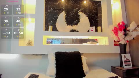 Snapshot of cinthya_mjs chatting on 10-24-25, 12:01 Cinthya online show from 10-24-25, 12:01