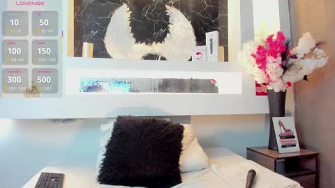 Snapshot of cinthya_mjs chatting on 10-27-25, 12:31 Cinthya online show from 10-27-25, 12:31