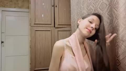 Snapshot of cirabonnet chatting on 11-26-25, 11:06 Lisa Salivan online show from 11-26-25, 11:06