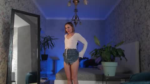 Snapshot of clara_bendover chatting on 10-25-25, 05:19 Clara online show from 10-25-25, 05:19
