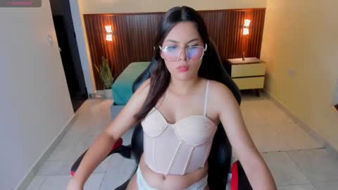 C L A R A  online show from 02-19-26, 07:21