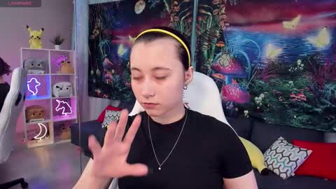 Snapshot of clarabenson chatting on 10-17-25, 06:10 clarabenson online show from 10-17-25, 06:10