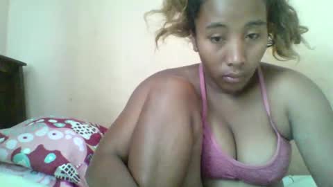 Snapshot of clarah0123 chatting on 10-11-25, 08:13 Clarah0123 online show from 10-11-25, 08:13