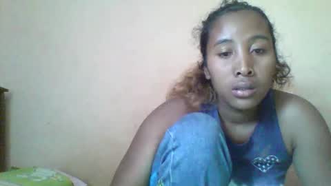 Snapshot of clarah0123 chatting on 10-15-25, 07:52 Clarah0123 online show from 10-15-25, 07:52