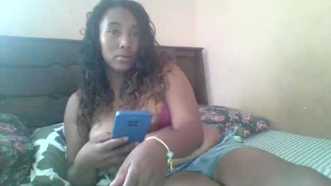 Snapshot of clarah0123 chatting on 11-08-25, 08:47 Clarah0123 online show from 11-08-25, 08:47