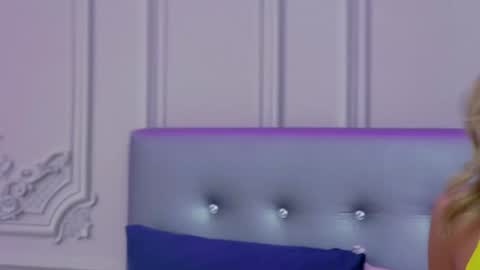 ClaraHazel online show from 12-19-24, 11:18