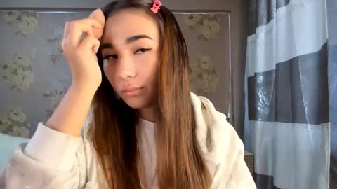 Snapshot of claribelatienza chatting on 10-15-25, 08:14 Yuna online show from 10-15-25, 08:14