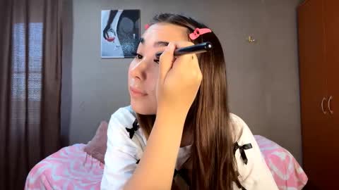 Snapshot of claribelatienza chatting on 10-19-25, 08:04 Yuna online show from 10-19-25, 08:04