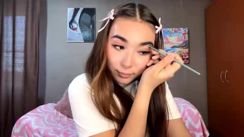 Snapshot of claribelatienza chatting on 10-20-25, 08:26 Yuna online show from 10-20-25, 08:26