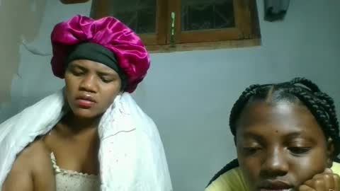 Snapshot of clarisse98 chatting on 10-20-25, 01:28 clarisse98 online show from 10-20-25, 01:28