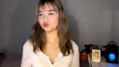 Snapshot of clary_cloud chatting on 10-28-25, 06:21 Lara online show from 10-28-25, 06:21