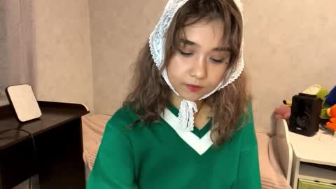 Snapshot of clary_cloud chatting on 11-08-25, 06:29 Lara online show from 11-08-25, 06:29