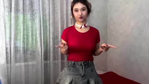 Snapshot of clary_cloud chatting on 11-25-25, 06:41 Lara online show from 11-25-25, 06:41