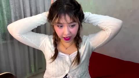 Snapshot of clary_cloud chatting on 11-29-25, 06:11 Lara online show from 11-29-25, 06:11