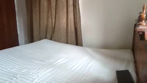 Snapshot of classyhornybabe chatting on 10-17-25, 10:18 Angel online show from 10-17-25, 10:18