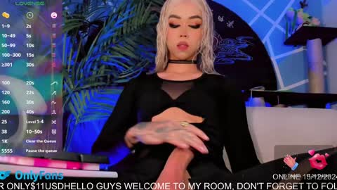 Snapshot of claudia_cooper chatting on 12-15-24, 10:37 online show from 12-15-24, 10:37