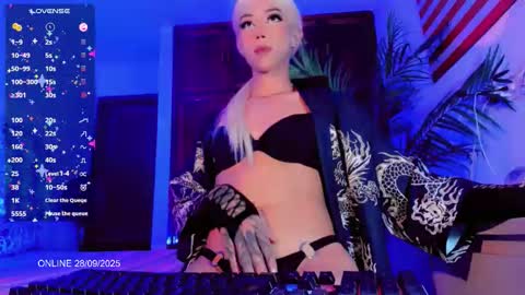 Snapshot of claudia_cooper chatting on 09-28-25, 10:59 online show from 09-28-25, 10:59