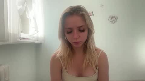 Snapshot of claudiagold chatting on 09-15-25, 05:40 ClaudiaGold online show from 09-15-25, 05:40