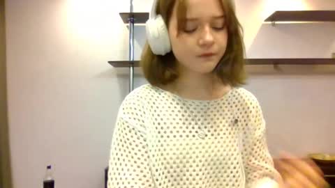 Snapshot of clementinaaures chatting on 11-04-25, 12:04 clementinaaures online show from 11-04-25, 12:04