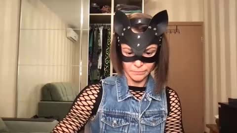 Snapshot of cleo_catra chatting on 09-24-25, 04:43 cleo_catra online show from 09-24-25, 04:43