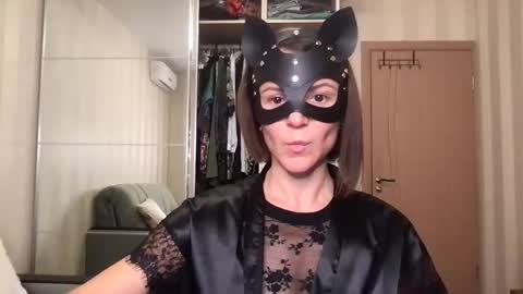 Snapshot of cleo_catra chatting on 10-01-25, 03:40 cleo_catra online show from 10-01-25, 03:40