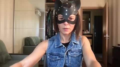 Snapshot of cleo_catra chatting on 10-02-25, 11:17 cleo_catra online show from 10-02-25, 11:17