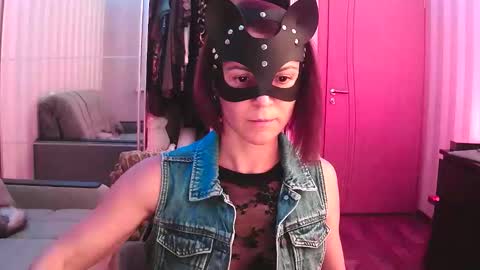 Snapshot of cleo_catra chatting on 10-10-25, 02:27 cleo_catra online show from 10-10-25, 02:27