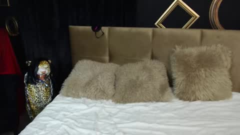 Snapshot of cleo_frost chatting on 10-27-25, 09:19 Cleo online show from 10-27-25, 09:19