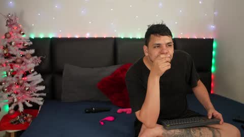 Snapshot of cleoanubis_ chatting on 01-02-25, 05:35 Girl Juliana and Federico online show from 01-02-25, 05:35