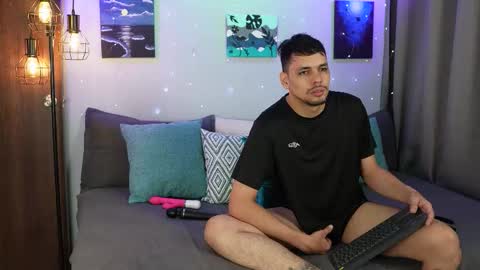 Snapshot of cleoanubis_ chatting on 10-04-25, 04:43 Girl Juliana and Federico online show from 10-04-25, 04:43