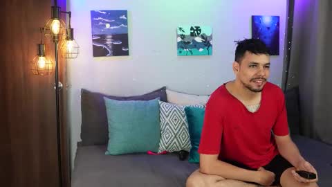 Snapshot of cleoanubis_ chatting on 10-14-25, 06:36 Girl Juliana and Federico online show from 10-14-25, 06:36