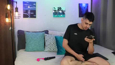 Snapshot of cleoanubis_ chatting on 10-25-25, 05:26 Girl Juliana and Federico online show from 10-25-25, 05:26