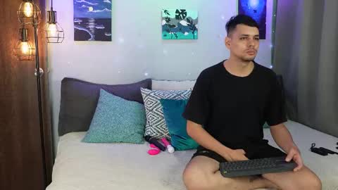 Snapshot of cleoanubis_ chatting on 10-26-25, 07:03 Girl Juliana and Federico online show from 10-26-25, 07:03