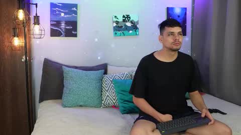 Snapshot of cleoanubis_ chatting on 10-29-25, 06:26 Girl Juliana and Federico online show from 10-29-25, 06:26