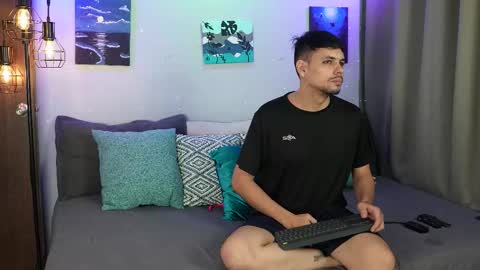 Snapshot of cleoanubis_ chatting on 11-02-25, 05:43 Girl Juliana and Federico online show from 11-02-25, 05:43