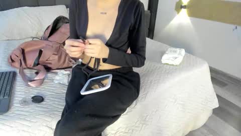 Snapshot of cleowhite_ chatting on 09-09-25, 04:45 cleowhite_ online show from 09-09-25, 04:45