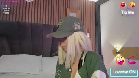 Snapshot of cleowhite_ chatting on 09-24-25, 06:28 cleowhite_ online show from 09-24-25, 06:28