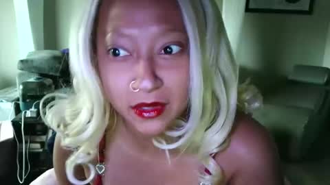 High Queen Clio online show from 11-25-25, 06:19