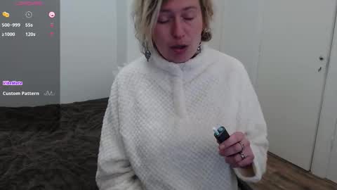 Snapshot of clittytastic chatting on 01-11-26, 03:06 Syl online show from 01-11-26, 03:06