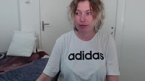 Snapshot of clittytastic chatting on 02-05-26, 07:51 Syl online show from 02-05-26, 07:51