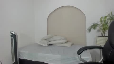 Snapshot of cloe_amazingg chatting on 12-16-25, 03:28 Cloe online show from 12-16-25, 03:28