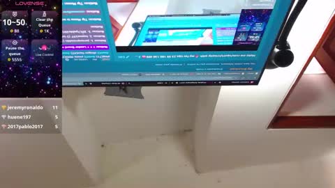 CLOE online show from 11-23-25, 04:07