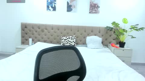 Cloe online show from 04-14-26, 03:45