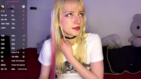  CLOE  online show from 10-22-25, 11:04