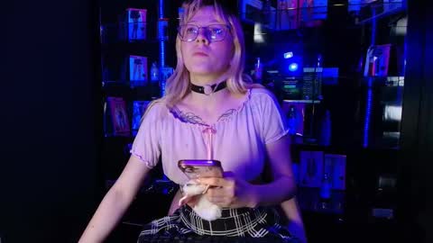 Snapshot of cloe_five chatting on 01-09-26, 12:30 CLOE online show from 01-09-26, 12:30