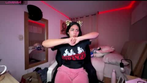 cloe small online show from 10-25-25, 01:57