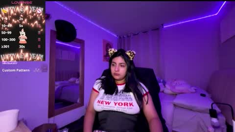 cloe small online show from 10-28-25, 01:20