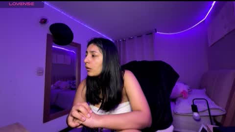 cloe small online show from 11-04-25, 02:43